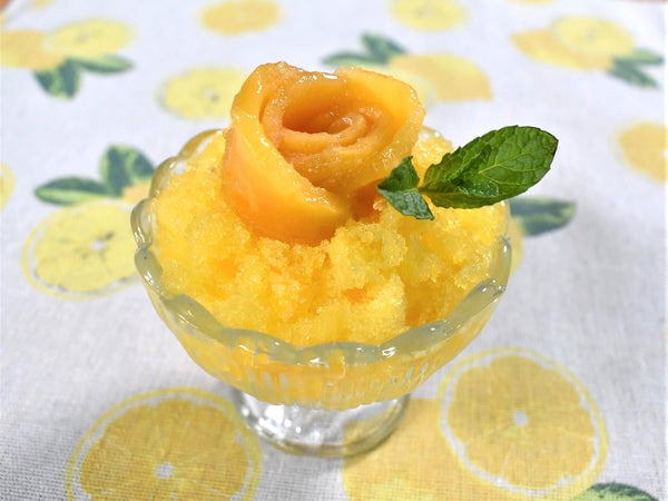 マンゴーを使った「バラのかき氷」